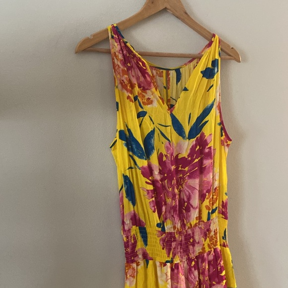 NWT evereve Allison Joy Catalina  MAXI DRESS yellow floral size  M 100% rayon - Picture 10 of 16